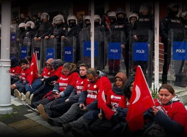 Asgari ücret gündemiyle eş zamanlı olarak Polonez işçilerinin yürüyüşüne engel olan polis çemberi