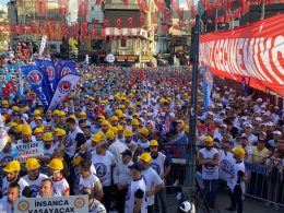 İşçi sınıfı partileri ile bir araya gelemeyen işçi sınıfı grevde