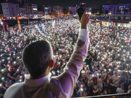 İktidar Mitinglerle Yenilir mi