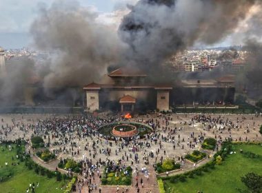 Nepal'de çürüyen devrim