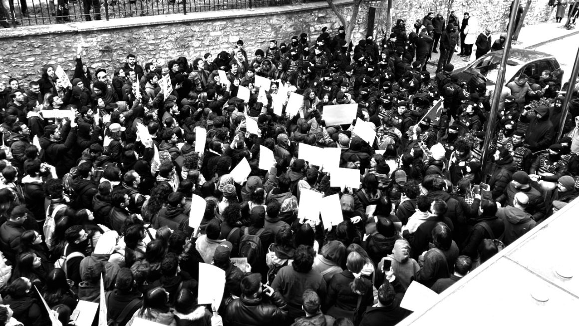 Gençliğin isyanı, diploma ayaklanması