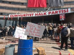Sosyalist “siyasetsizlik” ve ana muhalefetin parçalanması